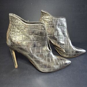 Nine West Womens Tila Gold Faux Pointed Toe Ankle Boots Shoes Size 8.5